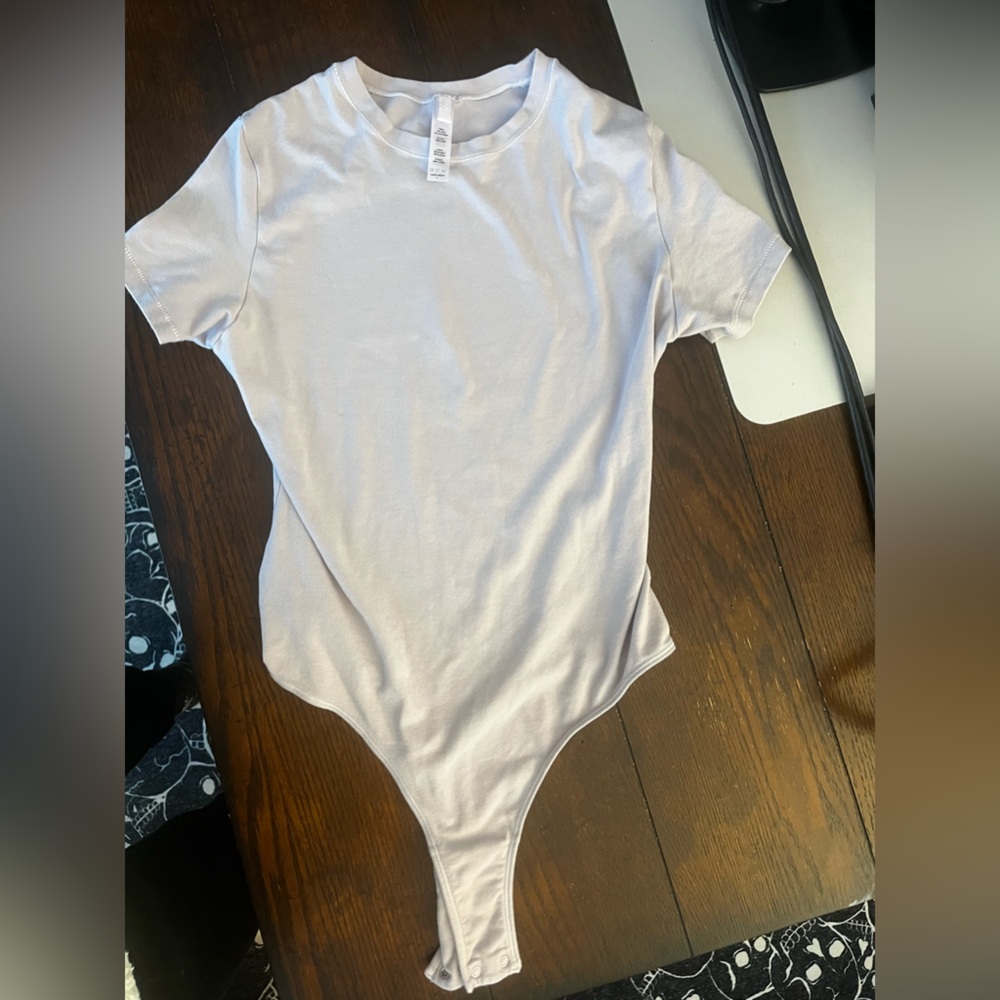 Skims T-shirt bodysuit light lilac
